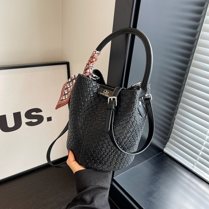 Handbag shoulder bag woven bucket bag