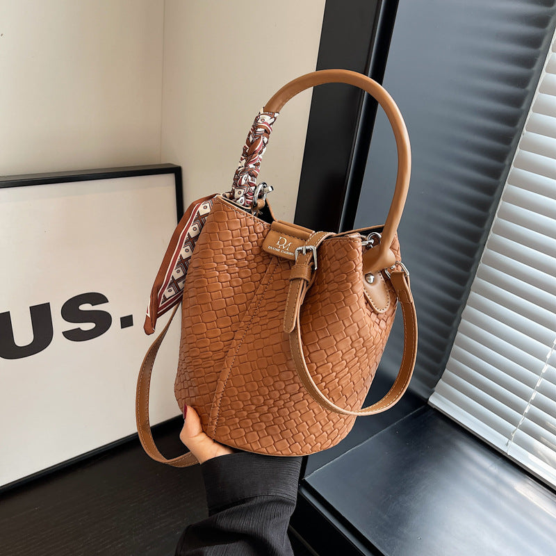 Handbag shoulder bag woven bucket bag