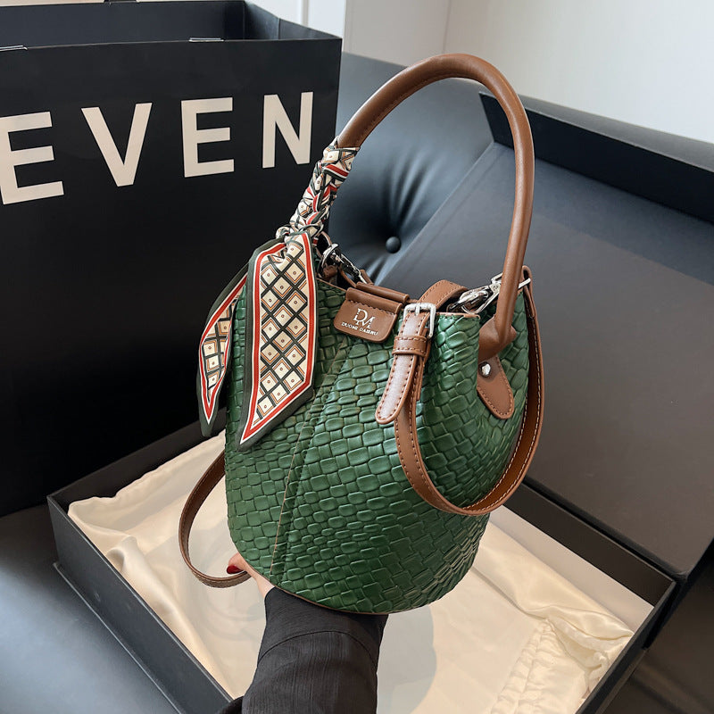 Handbag shoulder bag woven bucket bag
